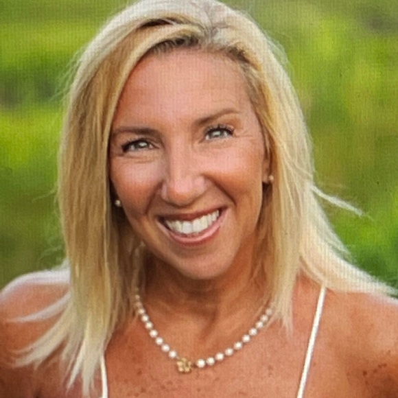 Meet your Posher, Pam - Picture 2 of 8